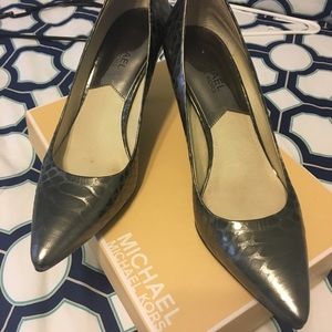 Gorgeous leather Michael Kors pumps